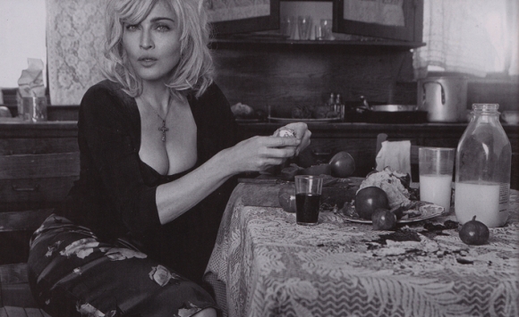 580-1600-0-100.madonna_dolcegabbana5
